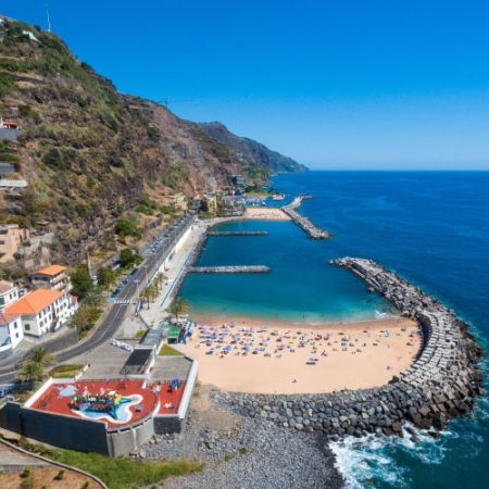 Buy House in Calheta